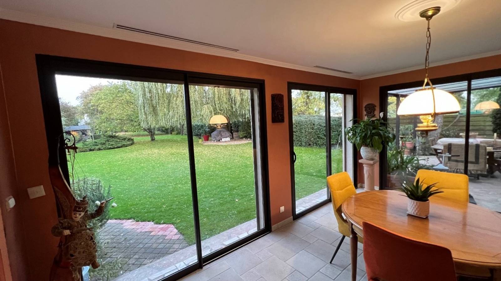 Climatisation réversible gainable dans une maison à Colombes